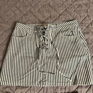 Mini skirt with front ties
